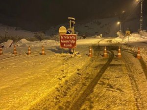 Siirt-şırnak Kara Yolu Kar Ve Tipi Nedeniyle Ulaşıma Kapandı