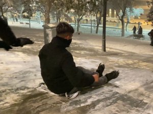 Konya’da Naylon Poşetli Kayak Keyfi