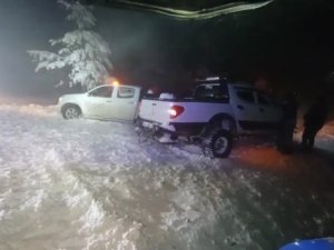 Fırtınada Mahsur Kalan 16 Vatandaş Ekiplerce Kurtarıldı