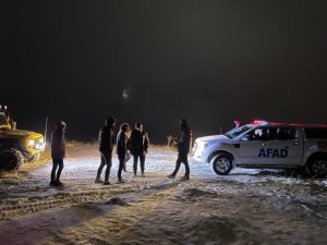 Erzincan’da Karda Mahsur Kalan 3 Kişi Kurtarıldı