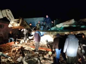 Kahramanmaraş’taki Deprem De Osmaniye’de De Bina Yıkıldı