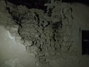 Sivas’ta Depremden Etkilenen Bir Bina Tahliye Edildi