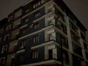 Hatay’da Çöken Binalarda Kurtarma Çalışmaları Sürüyor