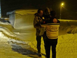 Minik Ömer 2 Saatlik Çalışmayla Hastaneye Ulaştırıldı