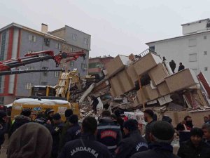 Kahramanmaraş Elbistan’da Da Binalar Yıkıldı