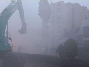 Yıkılan 9 Katlı Binada Yangın Çıktı