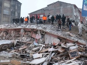 Malatya’da 140’ın Üzerinde Bina Çöktü, Onlarca Ölü Var