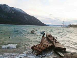 Fırtına Tekneleri Batırdı, İskeleleri Söktü