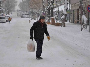 Kars’ta Kar Yağışı Hayatı Olumsuz Etkiliyor