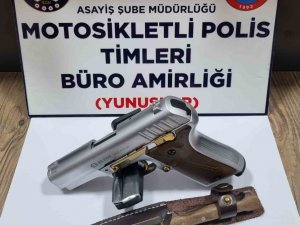 Kütahya’da Bir Araçta Ruhsatsız Tabanca Ve Kesici Alet Ele Geçirildi