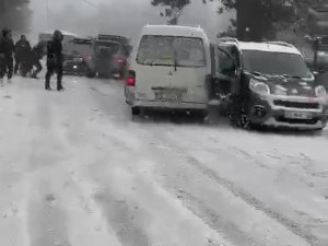 Karda Kayan Araçlar Ortalığı Birbirine Kattı
