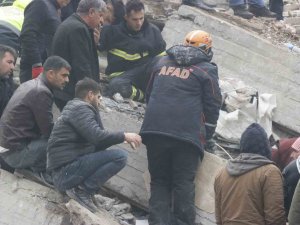 9 Katlı Binanın Enkazında Arama Çalışmaları Devam Ediyor