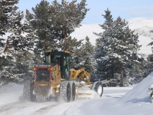 Erzincan’da Kar Ve Tipiden 326 Köy Yolu Ulaşıma Kapandı