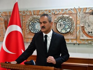 Bakan Özer’den Kahramanmaraş Merkezli Deprem Bölgelerinde Eğitime Ara Verilmesiyle İlgili Açıklama