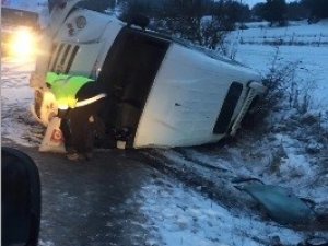 Tavşanlı’da İşçi Servisi Devrildi: 14 Yaralı