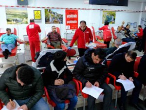 Erzincan’da Vatandaşlar Kan Merkezlerine Akın Etti