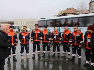 Bayrak, Deprem Bölgesine Gitmek Üzere Yola Çıktı