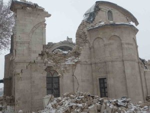 Tarihi Cami Depremde Yıkıldı