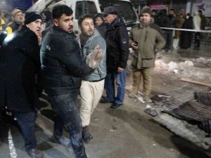 Malatya’da Enkaz Altındaki Yaralılara Ulaşılmaya Çalışılıyor