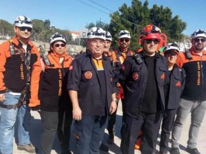 Datça’dan 17 Kişilik Ekip Deprem Bölgesi İçin Yola Çıktı