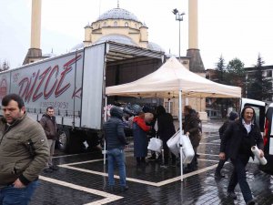 Düzceliler 7’den 70’e Yardıma Koştu