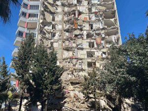 Artçı Depremde Binalar Yıkıldı