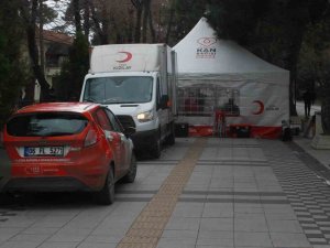 Deprem Sonrası Vatandaşlar Kan Bankalarına Koştu