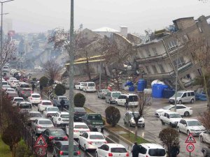 Artçı Deprem Binaları Böyle Salladı