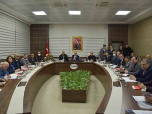 Manisa’dan Deprem Bölgesine Gidecek Yardımlar Ve Ekipler İçin Toplandılar