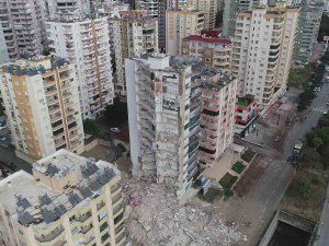 Adana’da Artçı Depremde Yıkılan Kubilay Apartmanı Havadan Görüntülendi