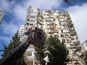 Artçı Depremde Mahsur Kalan 4 Kişi Kurtarıldı
