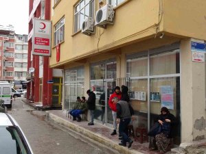 Burdurlular Depremzedelere Yardım İçin Koştu