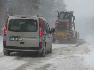 Kar Yağışı Nedeniyle Kazdağları’nda Ulaşım Güçlükle Sağlanıyor