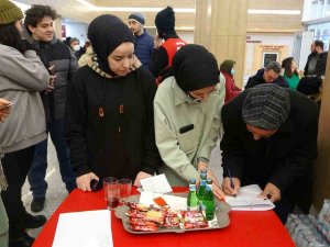 İ̇stanbullular Deprem Bölgesi İçin Kan Vermeye Koştu