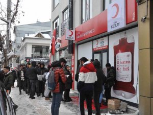 Kars’ta Vatandaşlar Kan Merkezlerine Koştu