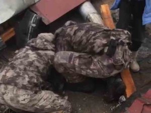 Pöh Ekipleri Malatya’da Enkaz Altında Kalan Vatandaşları Kurtardı