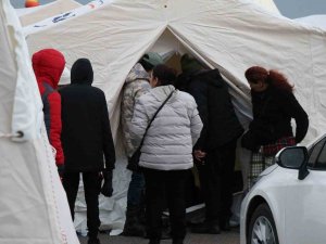 Osmaniye’de Depremzedeler Çadırlara Yerleşmeye Başladı