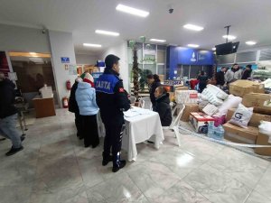 Esenyurt’ta Vatandaşlar Depremzedeler İçin Seferber Oldu