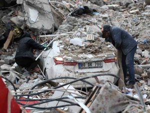 Osmaniye’de 15 Saattir Göçük Altında Bulunan Çifti Kurtarma Çalışmaları Devam Ediyor