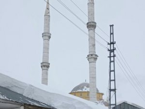Depremde Cami Minaresi Beşik Gibi Sallandı, O Anlar Kamerada
