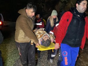 16 Saat Sonra Otel Enkazından Kurtarıldı