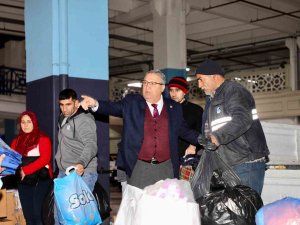 Yunusemre Ve Şehzadeler’den Deprem Bölgesine Yardım