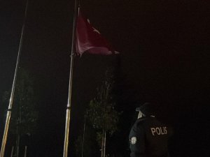 Zonguldak’ta Bayraklar Yarıya İndirildi