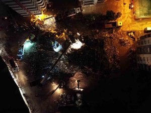 Yıkılan 14 Katlı Binadaki Kurtarma Çalışması Devam Ediyor