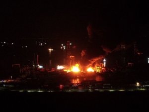İ̇skenderun’da Limanda Deprem Sonrası Başlayan Yangın Devam Ediyor