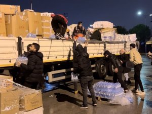 Bursa’da Vatandaşlar Depremzedeler İçin Yardıma Koştu