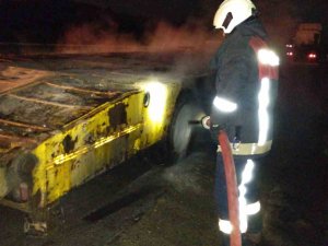 Deprem Bölgesine Yardıma Giden İş Makinası Yandı