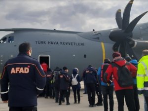 İ̇zmir Valiliği, Deprem Bölgelerine 2 Bin 331 Personel Gönderildiğini Açıkladı