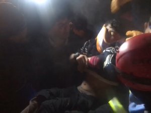 Malatya’da Enkaz Altında Kalan Çocuk Böyle Kurtarıldı