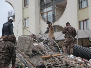 Deprem Anı Ve Sonrasında Hayatta Tutacak Altın Kurallar